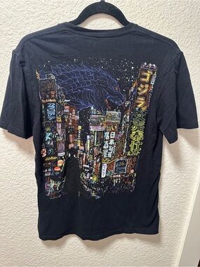 Men’s Threadless Kaiju City Design Godzilla and Samurai T-Shirt Black Size Small